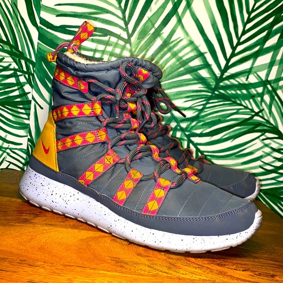Nike Roshe Run Hi Faux Fur Lined Sneaker Boots 616724-400 Women’s 9 - Picture 1 of 10